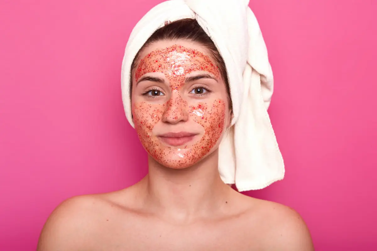 Menggunakan Masker Tomat