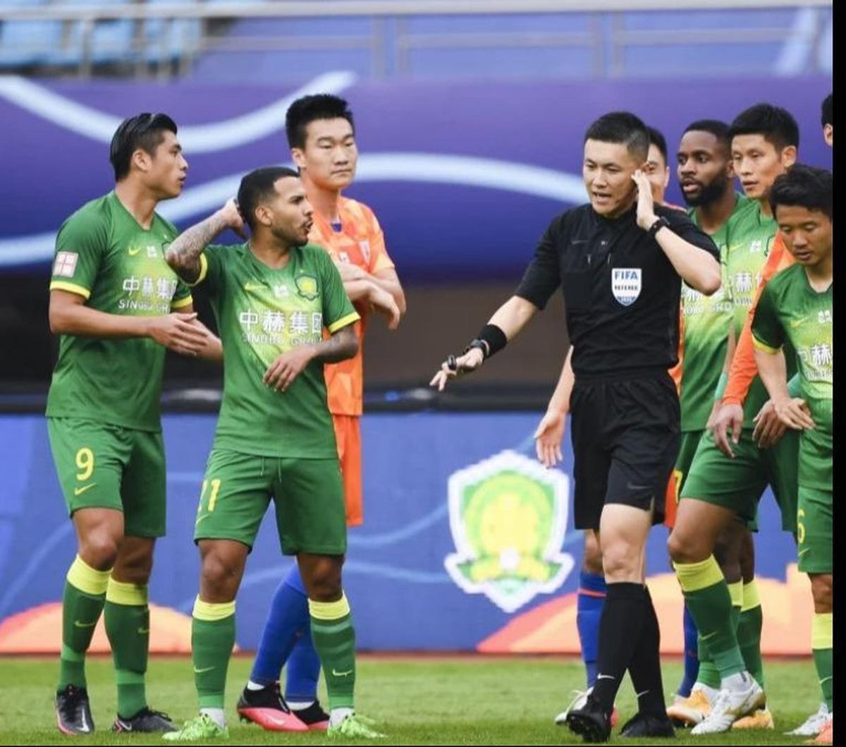 Sehingga, diperkirakan gaji yang diterima Shen Yinhao berada dalam kisaran tersebut.