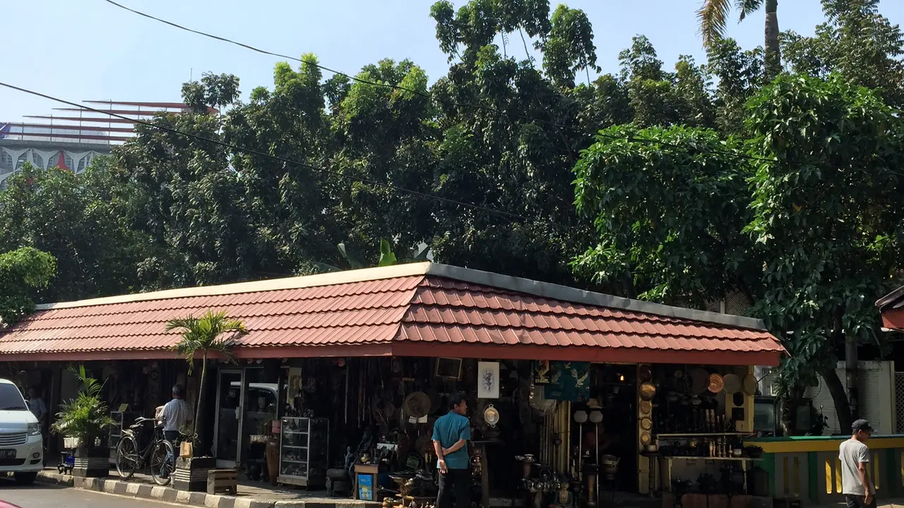 Pasar Antik di Jalan Surabaya, Menteng, Jakarta Pusat.