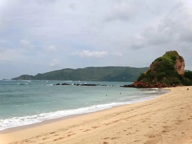 pantai mandalika, lombok