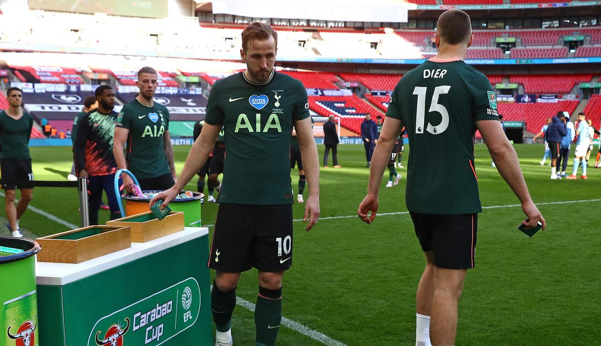 Tottenham Hotspur kembali melaju ke babak final Carabao Cup pada musim 2020/2021. The Lilywhites bertemu dengan Manchester City pada laga puncak yang berlangsung pada 24 April 2021. Lagi-lagi, Harry Kane kembali menelan pil pahit setelah kalah dengan skor 0-1 melalui gol pemain The Cityzens, Aymeric Laporte. (AFP/Carl Recine)