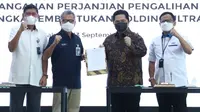 Tiga entitas Badan Usaha Milik Negara (BUMN) itu pun melakukan penandatanganan Akta Inbreng saham pemerintah pada Pegadaian dan PNM sebagai penyertaan modal negara kepada BRI selaku induk holding.