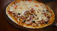 Pizza autentik Italia di Signora Pasta Cirendeu (Liputan6.com/Novi Nadya)