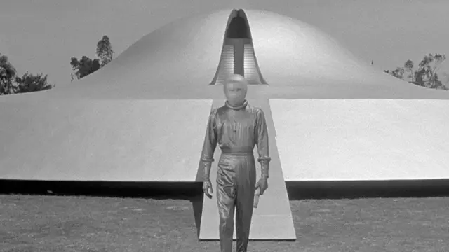 Klaatu dari film The Day the Earth Stood Still