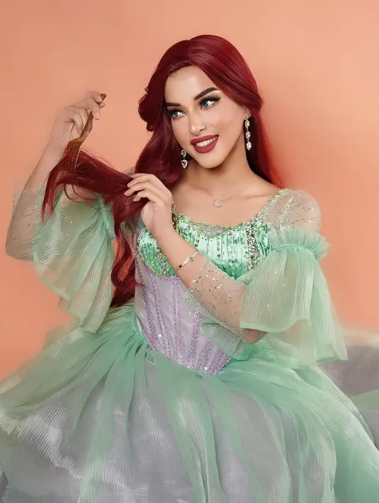 Kini, Tasya kembali membuat penggemar heboh karena kecantikannya disebut ‘unreal’ usai cosplay jadi tokoh animasi Disney,  Princess Ariel.  [@tasyafarasya]