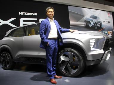 Naoya Nakamura, President Director MMKSI dengan Mitsubishi XFC Concept (Otosia.com/Nazar Ray)
