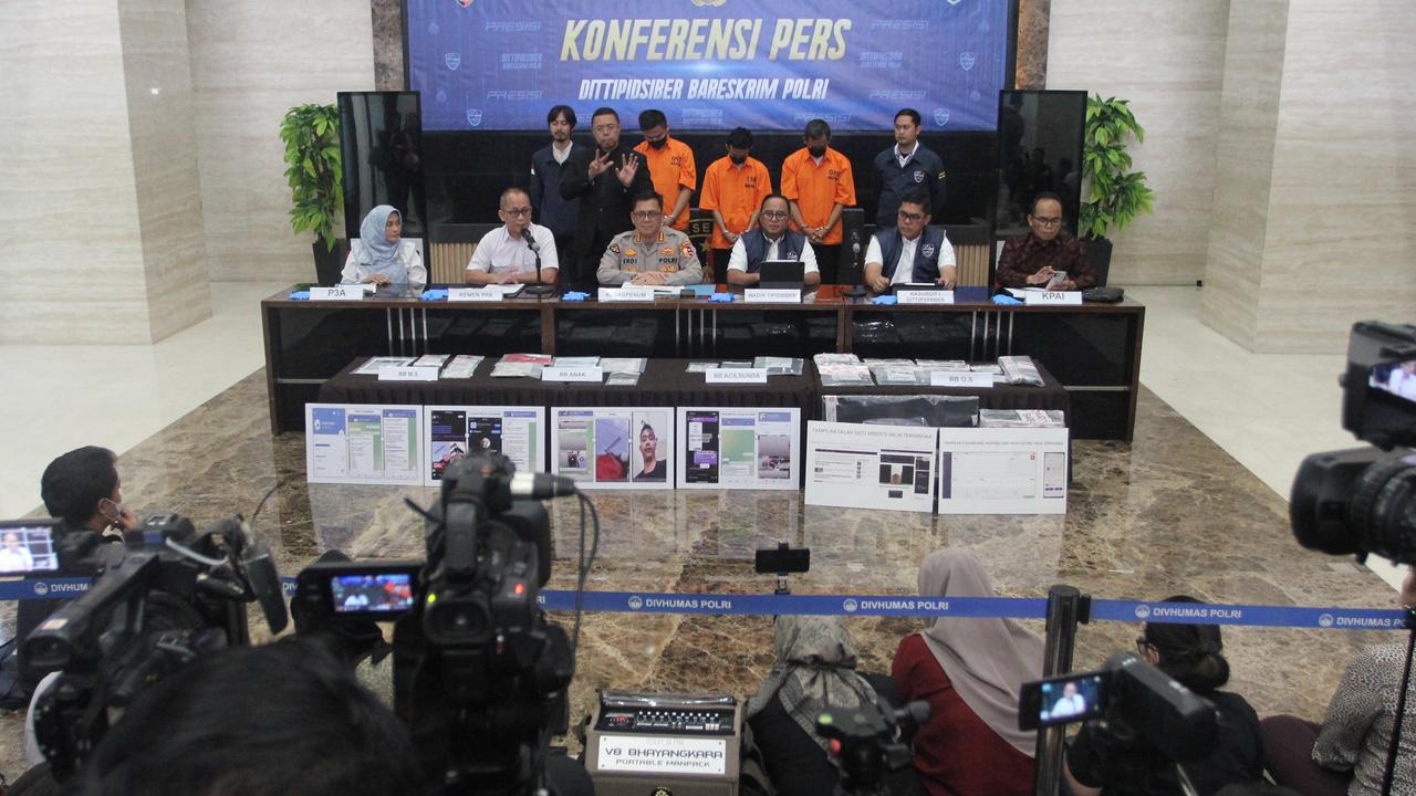 Polisi tangkap tersangka pemilik situs video porno anak di Pangandaran