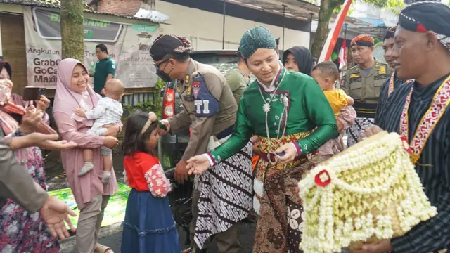 Antusiasme Masyarakat Menyambut Kirab Pusaka di Hari Jadi 831 Trenggalek (Liputan6)