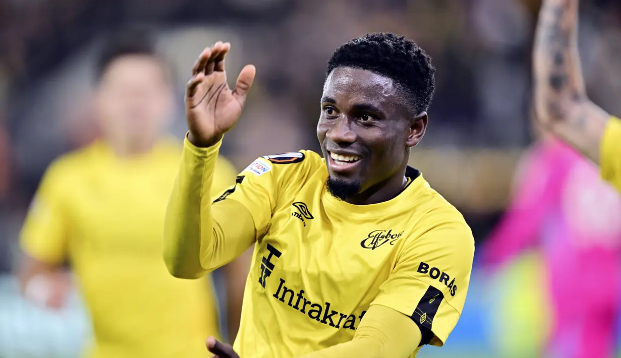 Sebaliknya, Elfsborg mendapat penalti usai VAR menilai bahwa Tommaso Baldanzi melakukan handball di kotak terlarang. Michael Baidoo pun sukses menuntaskan penalti ini menjadi gol di menit ke-44. (Bjorn Larsson Rosvall/TT News Agency via AP)