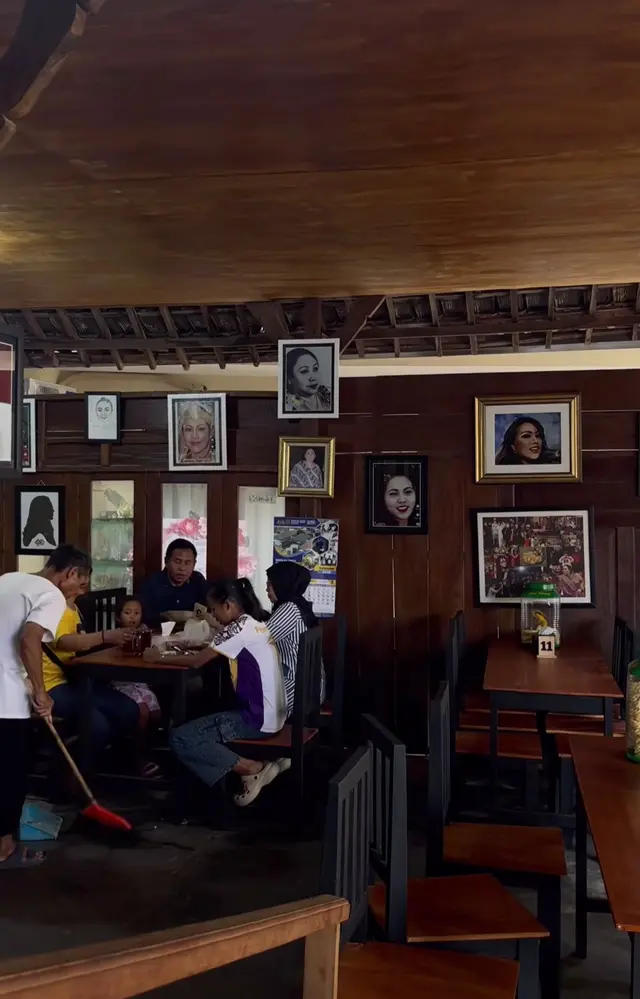 7 Potret warung makan Songoseng yang sempat jadi andalan pemasukan Nunung, kini sepi pembeli