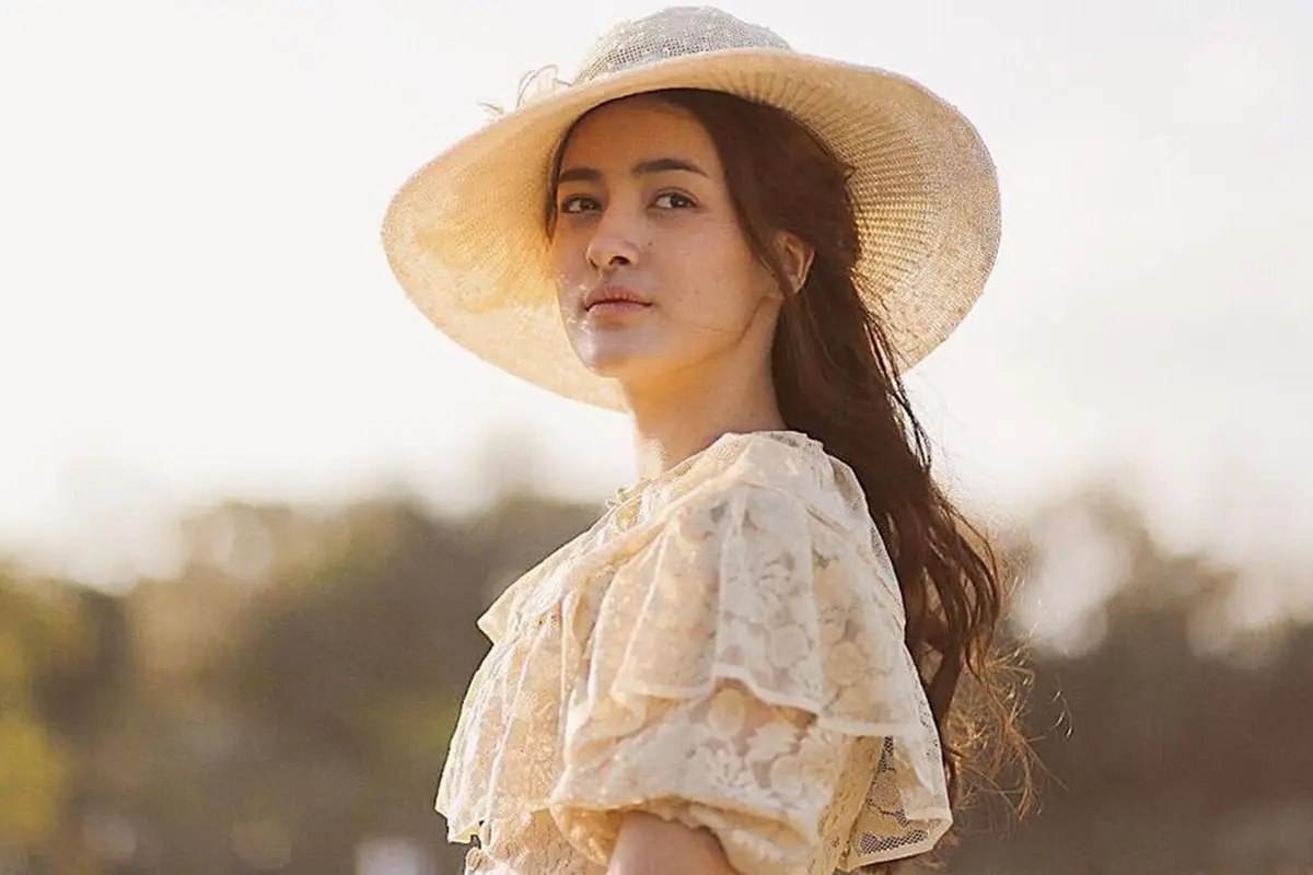 FOTO: Gaya Mawar Eva dalam Balutan Busana Vintage, Makin Memesona