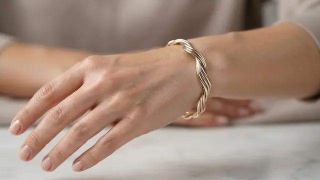 Model Gelang Emas Twist Tiga Warna