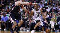 Avery Bradley saat melawan Washington Wizard pada laga Semifinal NBA, Kamis (11/5/2017) (AP Photo/Charles Krupa)