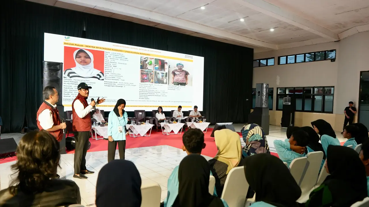 Menteri Sosial Saifullah Yusuf (Gus Ipul) memastikan pengadaan lebih dari 15.000 laptop untuk siswa Sekolah Rakyat akan dilakukan secara transparan.