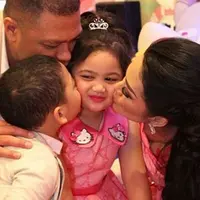 Diva pop Indonesia, Krisdayanti baru saja merayakan ulang tahun kelima putri sulungnya dari pernikahannya dengan Raul Lemos. Sebenarnya, Arianha Amora Lemos atau biasa disapa Amora Lemos ulang tahunnya tepat pada Senin (5/9/2016). (Instagram/raullemos06)