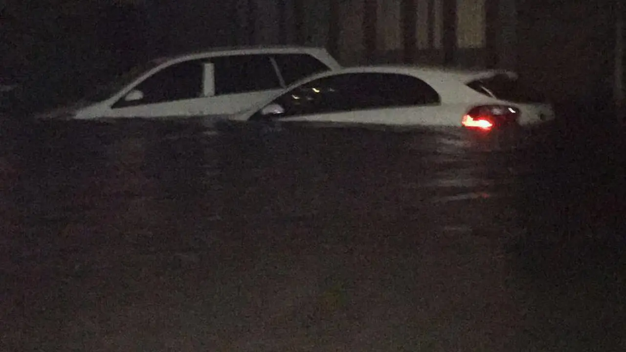  Tanggul Jebol, Sebagian Wilayah Pantai Mutiara Terendam Banjir