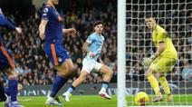 Kemenangan Manchester City atas Newcastle United dalam laga lanjutan Liga Inggris pada Sabtu (21/02/2026) tak lepas dari penampilan apik Nico O'Reilly. (AP Photo/Jon Super)