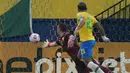 Brasil kembali mencetak gol pada menit ke-83 untuk kembali menjauh 4-1. Gol dicetak Gabriel Barbosa melalui sundulan kepala memanfaatkan umpan silang Neymar. Meski sempat ditinjau VAR karena diduga offside, gol Gabriel Barbosa akhirnya tetap disahkan. (AP/Andre Penner)