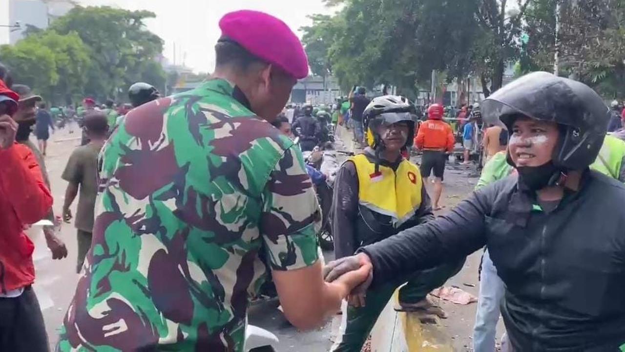 Korps Marinir TNI AL Hadir di Tengah Aspirasi Masyarakat saat Unjuk Rasa di Jakarta Hari Ini