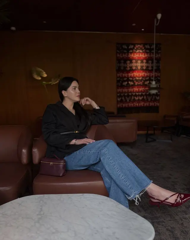 Tetap nyaman namun stylish, 6 gaya simpel Alice Norin ini bisa jadi inspirasi outfit ke tempat kerja