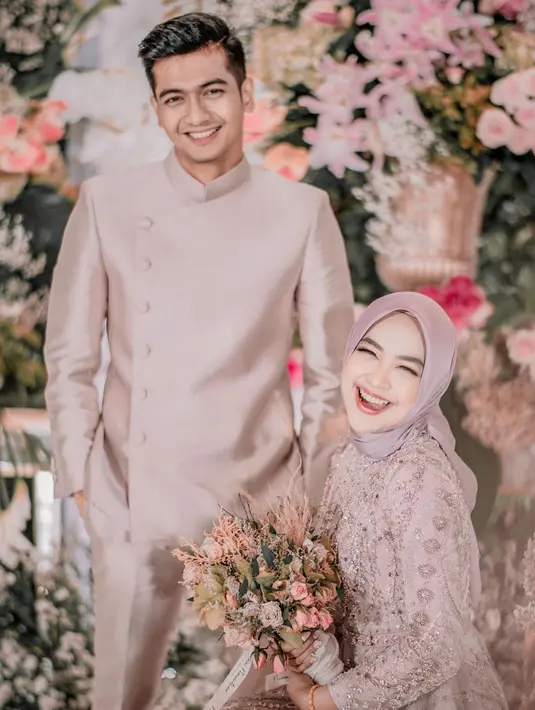 Lamaran Ria Ricis dan Tuku Ryan (Instagram/riaricis1795)