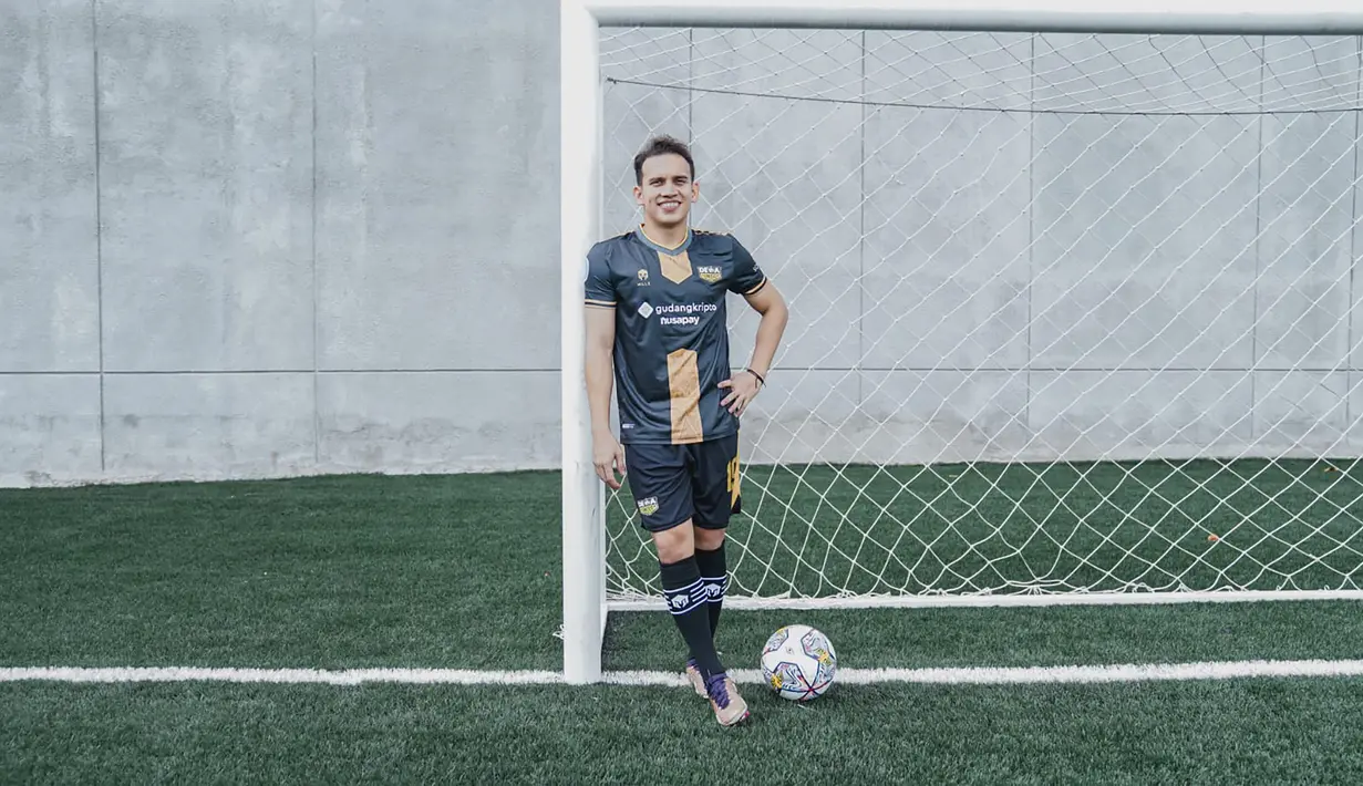 Setelah meninggalkan Polandia, Egy Maulana Vikri kemudian bergabung selama satu musim bersama FK Senica di Liga Serbia pada 2021/2022. Lepas dari FK Senica ia lantas bergabung kembali dengan klub Serbia lainnya, Zlate Moravce pada awal musim 2022/2023 dan hanya bertahan selama setengah musim. Hingga akhirnya pada 1 Januari 2023 ia mengakhiri kontraknya dengan Zlate Moravce dan kini resmi bergabung dengan Dewa United FC sejak 30 Januari 2023. (Dok. Dewa United FC)