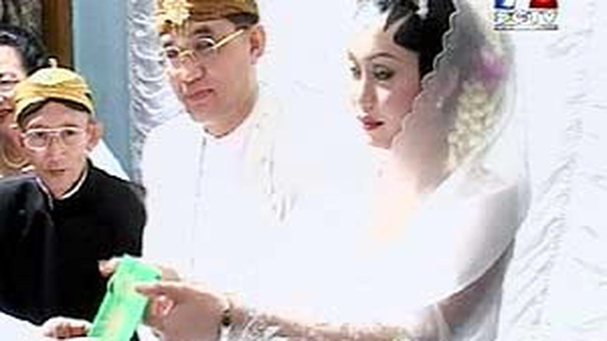 Ratna Listi dan yang "Kedua" - ShowBiz Liputan6.com