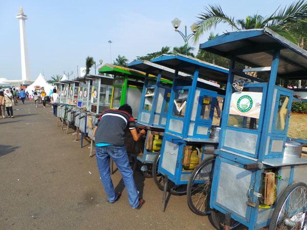 Pesta rakyat pelantikan presiden terpilih dengan banyak makanan/ copyright by Vemale.com