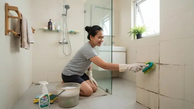 9 Cara Menghilangkan Jamur Hitam di Kamar Mandi, Ampuh dan Mudah Dilakukan
