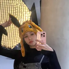 Tampil pakai topi Pikachu, Jisoo BLACKPINK bikin gemas penggemar. [@sooyaaa__].