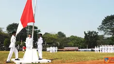 Citizen6, Bogor: Sedikitnya 2000 peserta menghadiri pelaksanaan upacara HUT RI Ke-66 tingkat Kota Bogor yang dilaksanakan di Lapangan Sempur, Kota Bogor, Jawa Barat, Rabu (17/8). (Pengirim: Tri Iswanto)
