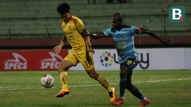 Sriwijaya FC, Bobby Satria, Persewar, Victor Pae
