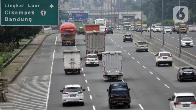 FOTO: Pandemi COVID-19 Turunkan Volume Kendaraan di Jalan Tol
