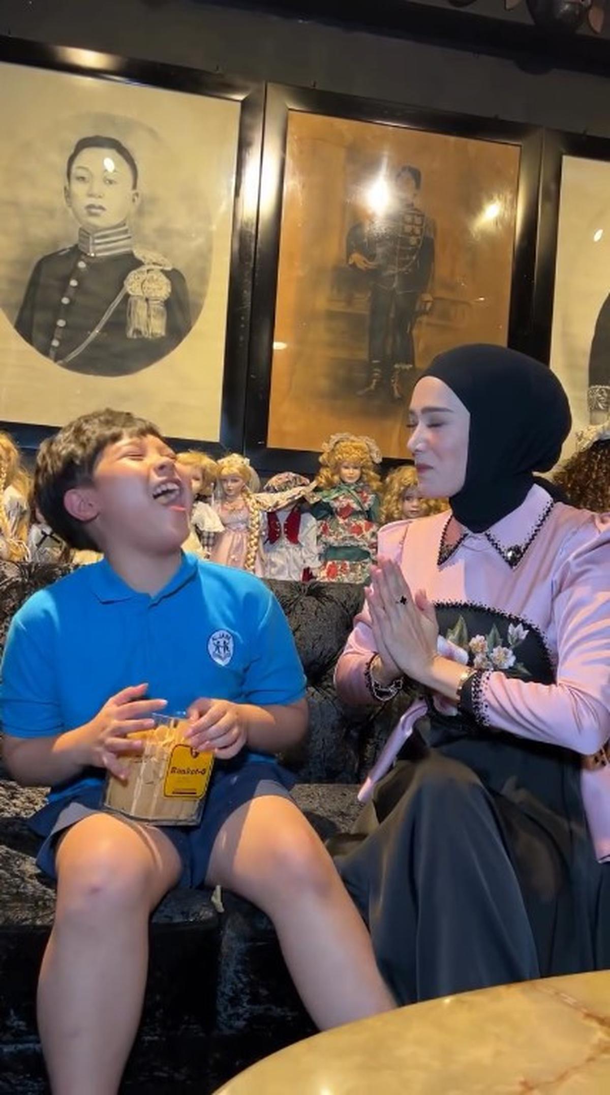 Kini Suka Bikin Konten Lucu, Ini Sederet Postingan Mulan Jameela yang Mengandung Tawa - sang Anak Juga Ikut