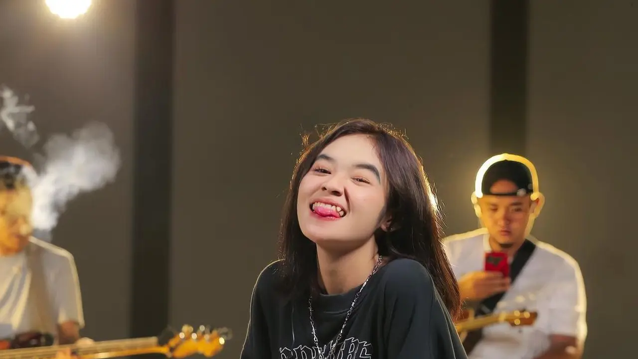 Fire Amanda (https://www.instagram.com/p/CiWpeKRLT_Q/)