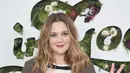 Drew Barrymore sudah mengenal dari usianya kecil. Ia dipaksa mengonsumsi narkoba saat berusia 11 tahun, kokain saat 12 tahun dan rehab di usia 14. Ia bahkan merokok di usia 9 tahun. (BRYAN BEDDER / GETTY IMAGES NORTH AMERICA / AFP)