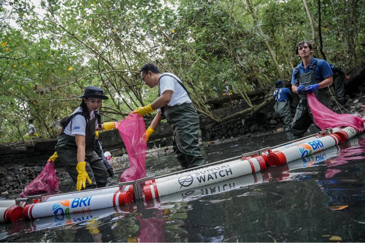 BRI Edukasi Masyarakat untuk Jaga Ekosistem Sungai dan Lingkungan
