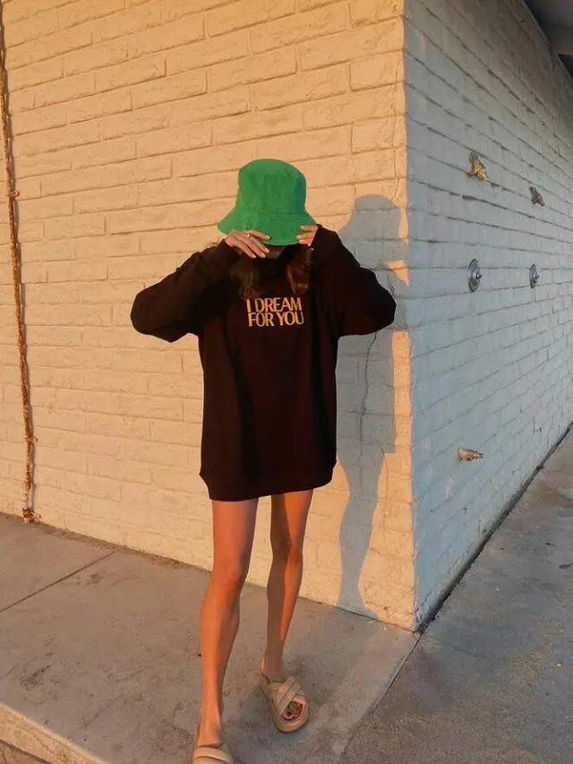 7 Ide Padu Padan Outfit dengan Bucket Hat Agar Makin Stylish