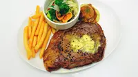 Tidak sulit untuk membuat steak sendiri di rumah. (dok. Pixabay/Esther Novita Inochi)