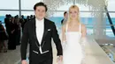 <p>Pernikahan Brooklyn Beckham dan Nicola Peltz memang menjadi yang ditunggu-tunggu untuk disaksikan. Mereka menggelar pesta 3 hari berturut-turut di Palm Beach dengan 500 tamu undangan. Di pesta kali ini, Brooklyn dan Nicola menjadikan pesta pernikahannya menjadi cukup intim bagi keluarga dan tamu undangan lainnya. (Vogue.com/Darren Gerrish)</p>