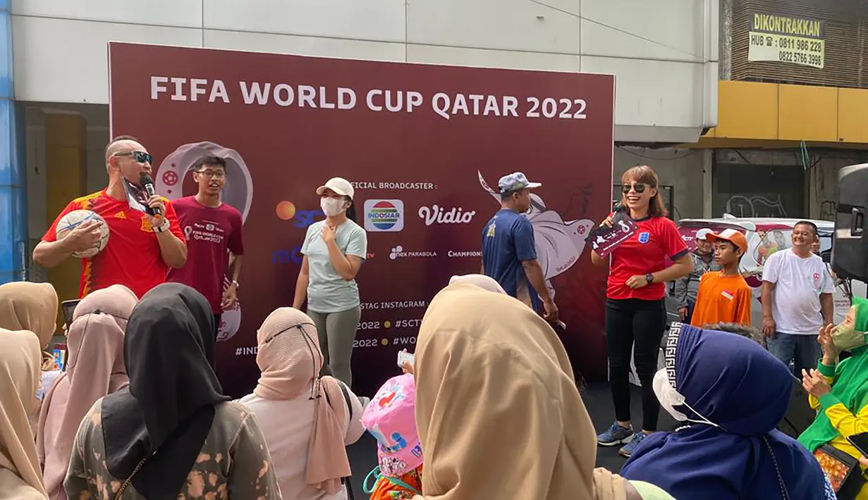 Pada pagi harinya (23/10/2022) yang merupakan hari ketiga atau terakhir La'eeb menyinggahi Surabaya, sang maskot Piala Dunia 2022 Qatar juga telah ditunggu-tunggu para pengunjung Car Free Day (CFD) di Jalan Darmo Surabaya, tak jauh dari Taman Bungkul. (Procomm Surya Citra Media)