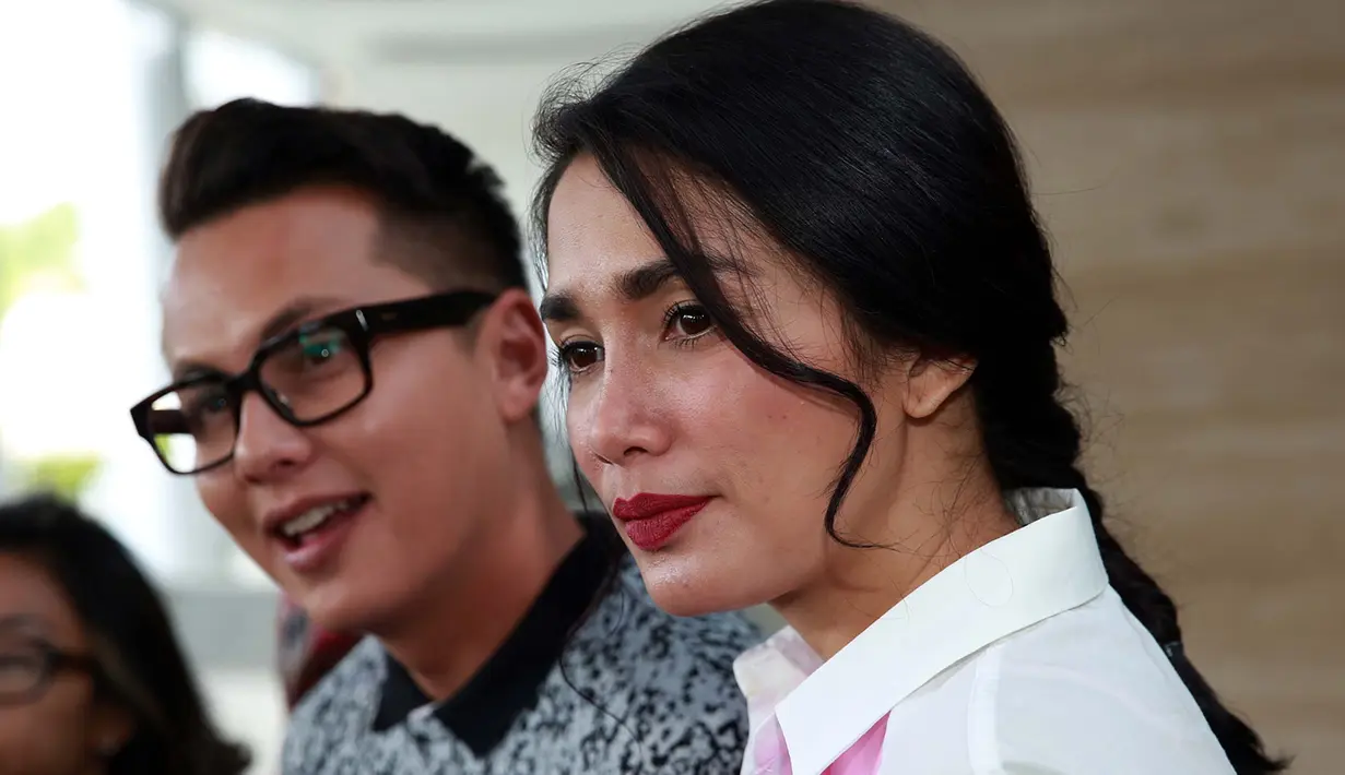 Andhika mengaku kaget dengan kehamilan istrinya. Bahkan keduanya belum membagikan kabar bahagia tersebut sebelum dapat kepastian dari dokter. (Deki Prayoga/Bintang.com)