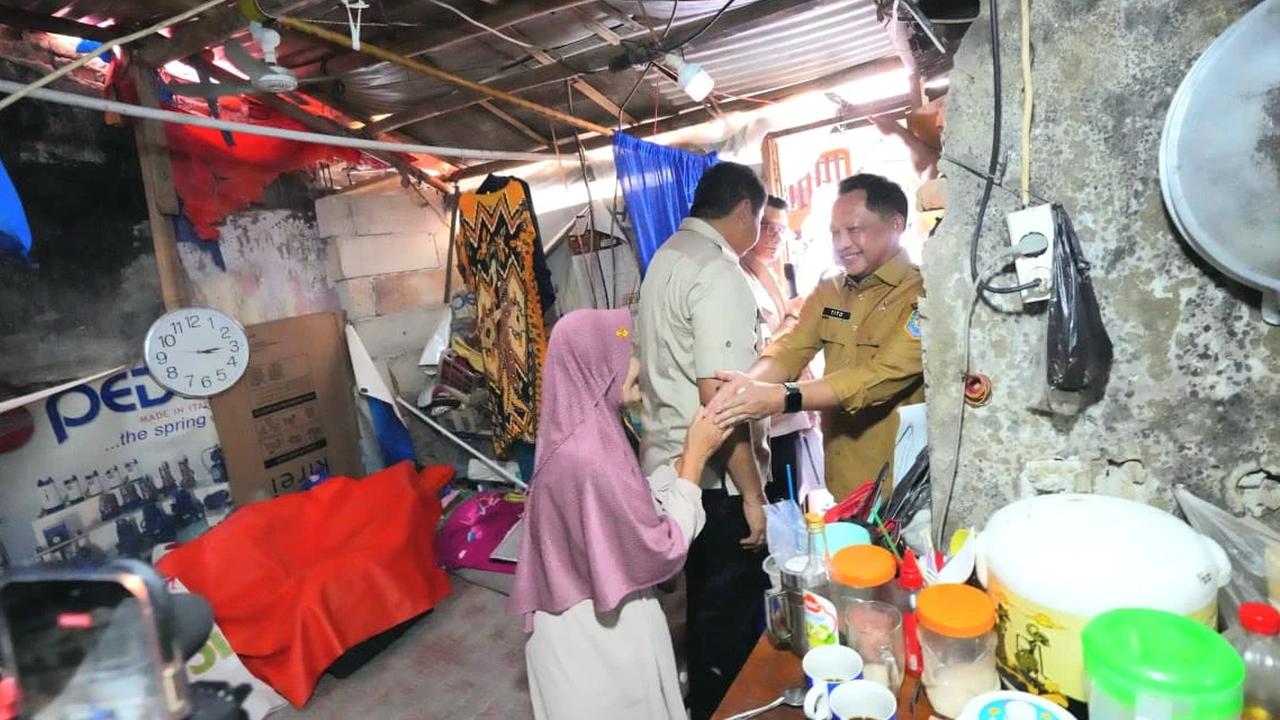 mendagri tito karnavian cek bantuan bedah rumah