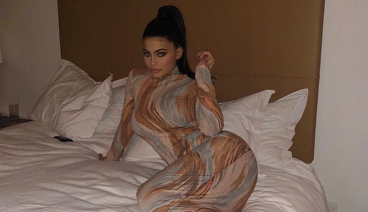 Kylie Jenner sudah mulai sering memamerkan tubuh langsingnya usai melahirkan. (instagram/kyliejenner)