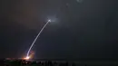 Roket Blue Origin New Glenn meluncur pada pukul 2:03 dini hari (0703 GMT) dari Pangkalan Angkatan Antariksa Cape Canaveral di negara bagian Florida, Amerika Serikat. (Gregg Newton/AFP)