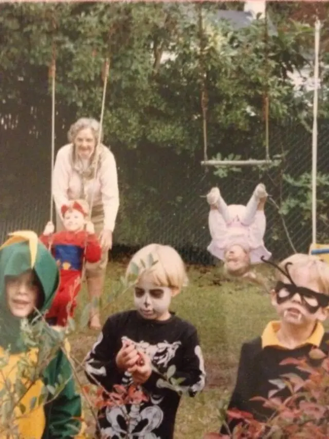 [bintang] 10 Foto Ini Bikin Kamu Merasa Jadi Orang Paling Untung di Dunia!