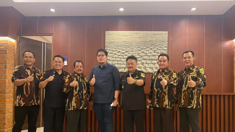 Politikus Golkar Ade Ruhandi alias Jaro Ade (paling kanan)