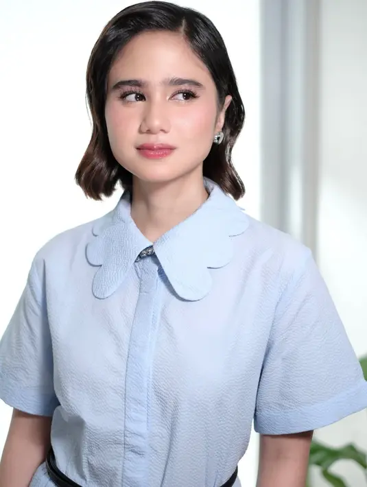 Kembali ditata Sunhairstylist, Tissa Biani tampil klasik dengan rambut pendek yang dibelah pinggir [@louisedaniellaa]