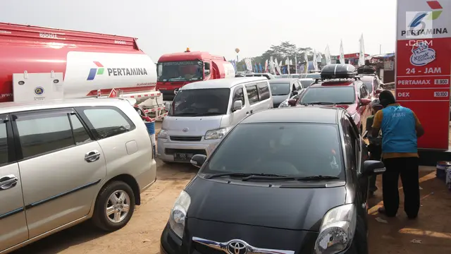 Suasana Pengisian BBM di Tol Fungsional