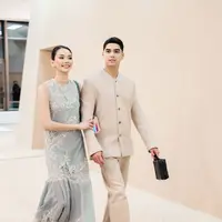 Bukan ke mall, Alyssa Daguise dan Al Ghazali terlihat ngedate di fashion show Saptodjojokartiko. Keduanya terlihat hadir dengan gaya serasi [@alyssadaguise]